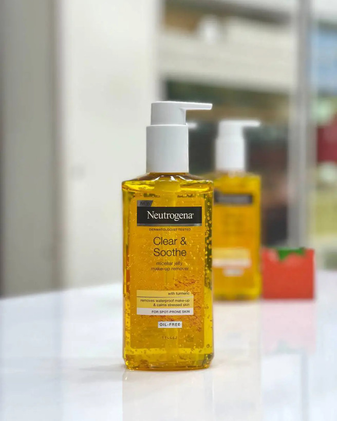 ژل شستشو صورت نوتروژینا Neutrogena مدل Clear&Soothe مناسب پوست های چرب و مستعد جوش حجم 200 میلی لیتر